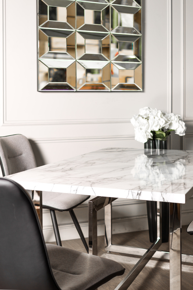 Стол обеденный